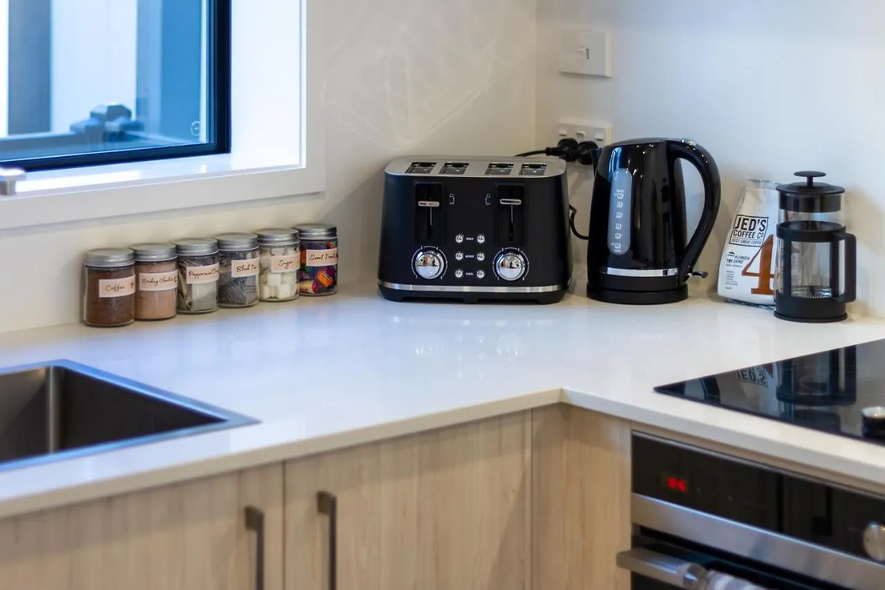Indulge In Christchurch Hagley Park 2 Bed 2 Bath 0*,  新西兰
