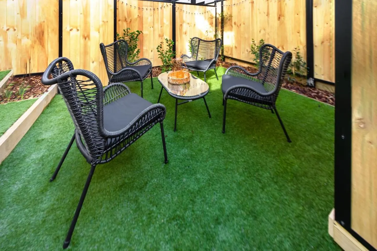 Indulge In Christchurch Hagley Park 2 Bed 2 Bath